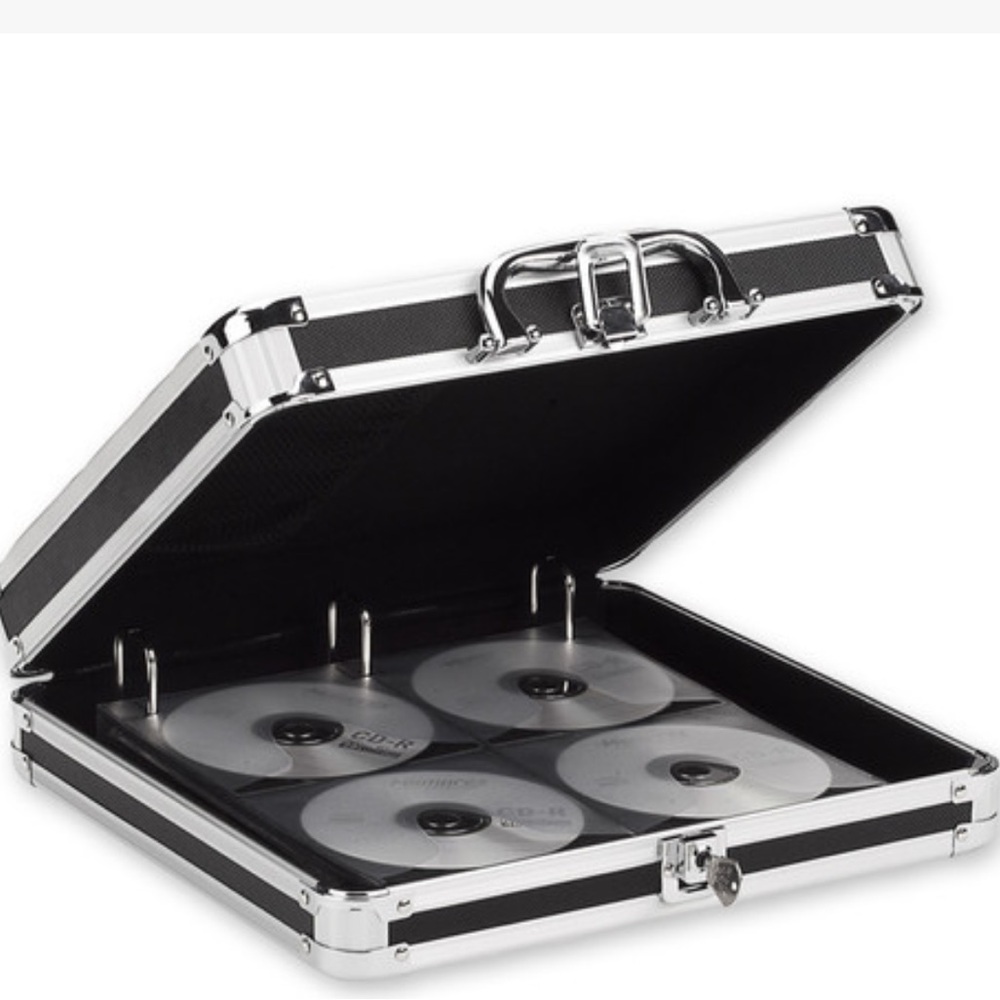 Vaultz Locking Media Binder, 128 Capacity, Black